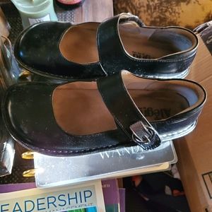 Alegria nursing shoes